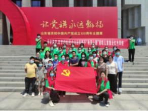 救援秀气的男孩